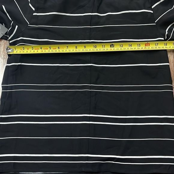 Vince Camuto Short Tie Sleeve Variegated Stripe Top-M - Picture 10 of 11